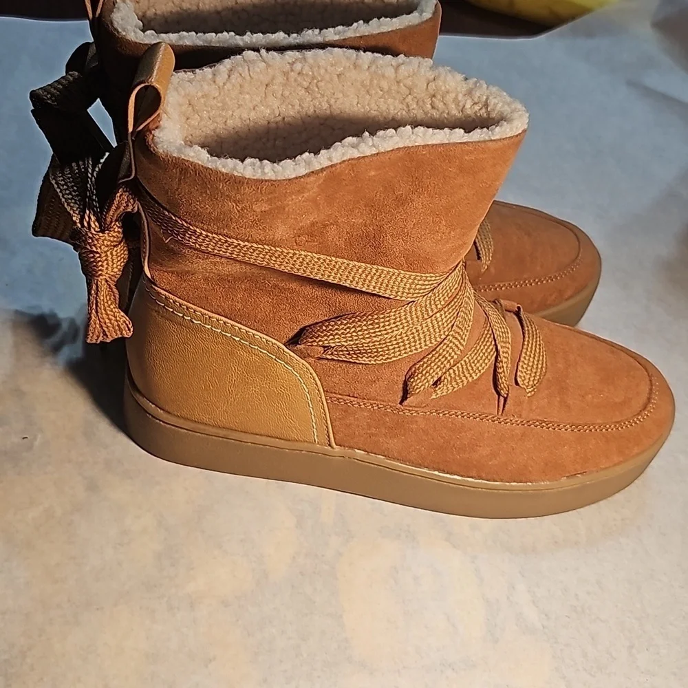 Universal Thread Lined Platform Boots 👢 NWT